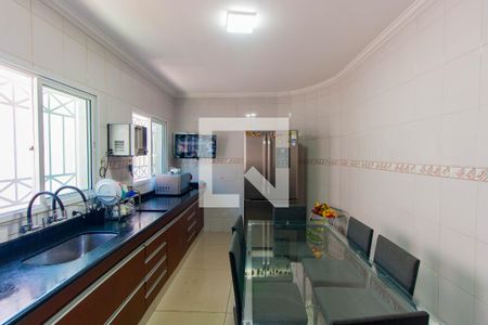 Casa à venda com 305m², 5 quartos e 5 vagas Casa à venda com 305m², 5 quartos e 5 vagasCozinha