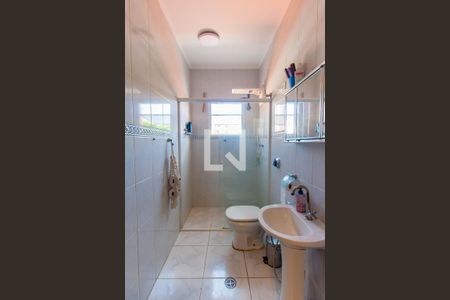 Casa à venda com 305m², 5 quartos e 5 vagas Casa à venda com 305m², 5 quartos e 5 vagasBanheiro 4