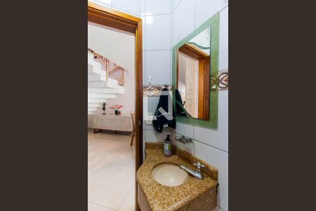 Casa à venda com 305m², 5 quartos e 5 vagas Casa à venda com 305m², 5 quartos e 5 vagasLavabo