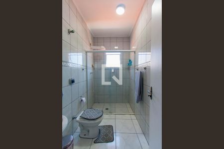 Casa à venda com 305m², 5 quartos e 5 vagas Casa à venda com 305m², 5 quartos e 5 vagasBanheiro da Suíte 2