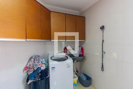 Casa à venda com 305m², 5 quartos e 5 vagas Casa à venda com 305m², 5 quartos e 5 vagasLavanderia