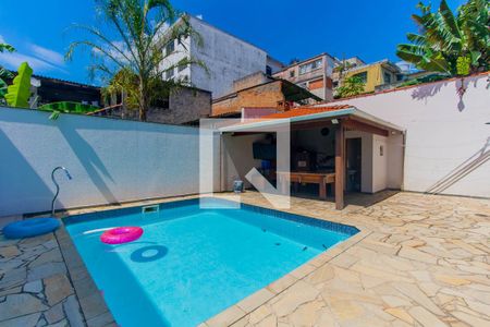 Casa à venda com 305m², 5 quartos e 5 vagas Casa à venda com 305m², 5 quartos e 5 vagasPiscina