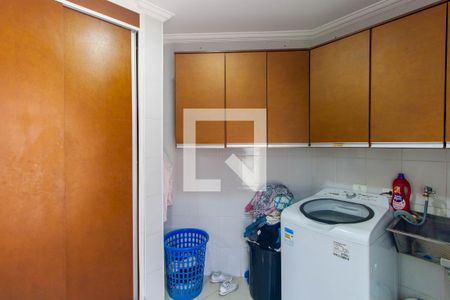 Casa à venda com 305m², 5 quartos e 5 vagas Casa à venda com 305m², 5 quartos e 5 vagasLavanderia