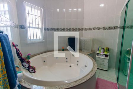 Casa à venda com 305m², 5 quartos e 5 vagas Casa à venda com 305m², 5 quartos e 5 vagasBanheiro da Suíte 1