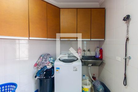 Casa à venda com 305m², 5 quartos e 5 vagas Casa à venda com 305m², 5 quartos e 5 vagasLavanderia