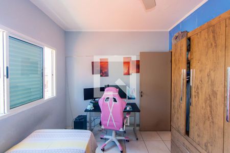 Casa à venda com 305m², 5 quartos e 5 vagas Casa à venda com 305m², 5 quartos e 5 vagasQuarto 4