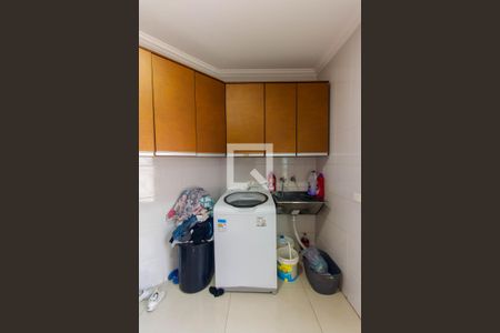 Casa à venda com 305m², 5 quartos e 5 vagas Casa à venda com 305m², 5 quartos e 5 vagasLavanderia