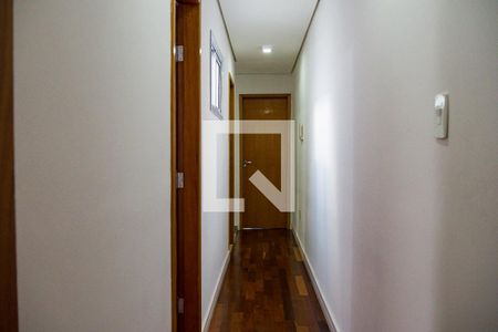 Casa à venda com 162m², 3 quartos e 3 vagasCorredor