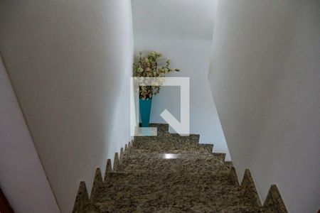 Casa à venda com 162m², 3 quartos e 3 vagasEscada