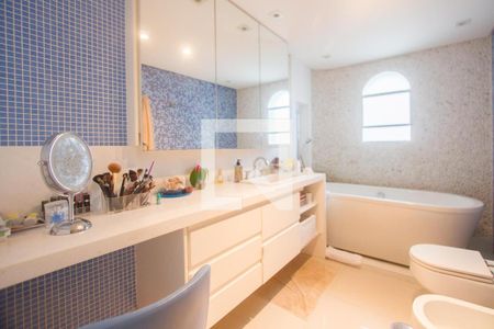 Apartamento à venda com 240m², 3 quartos e 2 vagasBanheiro da Suíte 3