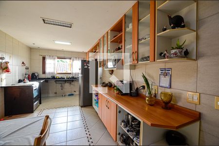 Casa à venda com 380m², 4 quartos e 3 vagas Casa à venda com 380m², 4 quartos e 3 vagasCozinha