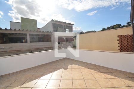 Casa de condomínio à venda com 180m², 2 quartos e 5 vagasTerraço