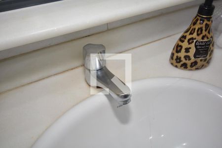 Casa de condomínio à venda com 180m², 2 quartos e 5 vagasBanheiro Social - Torneira