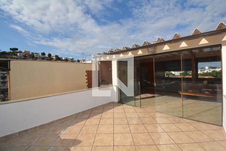 Casa de condomínio à venda com 180m², 2 quartos e 5 vagasTerraço