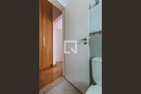 Apartamento à venda com 385m², 4 quartos e 6 vagas Apartamento à venda com 385m², 4 quartos e 6 vagasBanheiro da Suíte 2