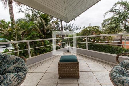 Apartamento à venda com 385m², 4 quartos e 6 vagas Apartamento à venda com 385m², 4 quartos e 6 vagasVaranda