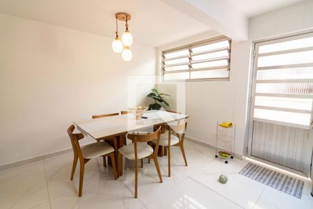 Casa à venda com 100m², 2 quartos e 2 vagasCozinha 