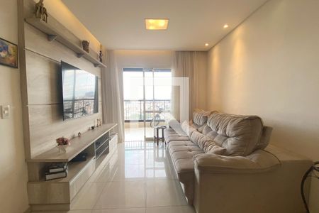 Sala de apartamento para alugar com 3 quartos, 120m² em Jardim Tupanci, Barueri