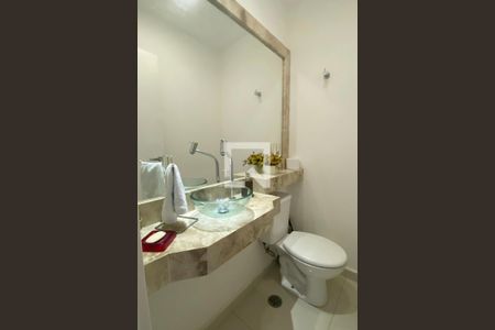 Lavabo de apartamento para alugar com 3 quartos, 120m² em Jardim Tupanci, Barueri