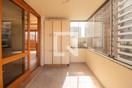 Apartamento para alugar com 332m², 3 quartos e 4 vagas Apartamento para alugar com 332m², 3 quartos e 4 vagasVaranda da Cobertura