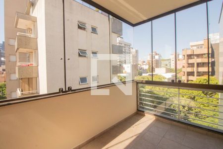 Apartamento para alugar com 332m², 3 quartos e 4 vagas Apartamento para alugar com 332m², 3 quartos e 4 vagasVaranda do Quarto 1