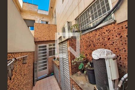 Casa à venda com 238m², 4 quartos e 2 vagas