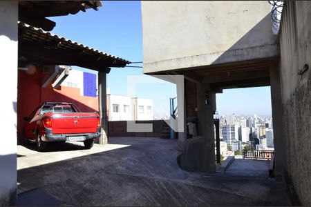 Casa à venda com 340m², 2 quartos e 5 vagasGaragem