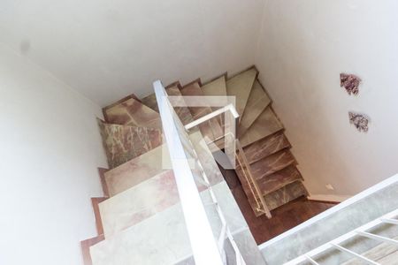 Casa à venda com 185m², 3 quartos e 2 vagasEscada