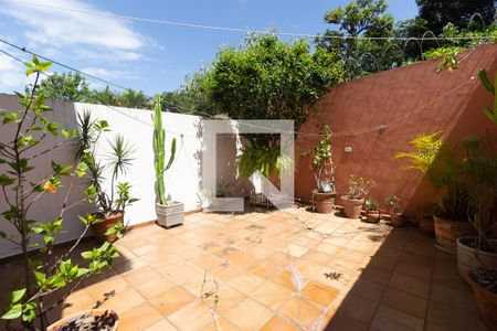 Casa à venda com 185m², 3 quartos e 2 vagasQuintal
