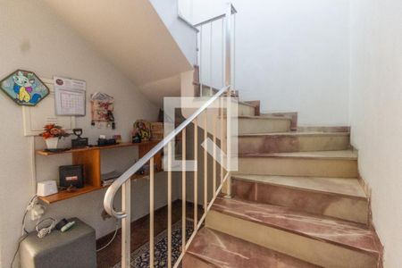 Casa à venda com 185m², 3 quartos e 2 vagasEscada