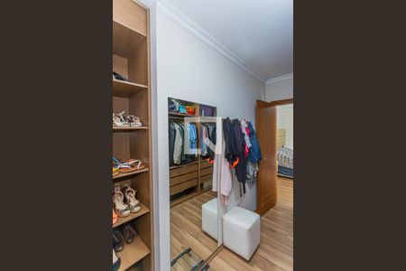 Casa à venda com 214m², 4 quartos e 3 vagas Casa à venda com 214m², 4 quartos e 3 vagasCloset Suite