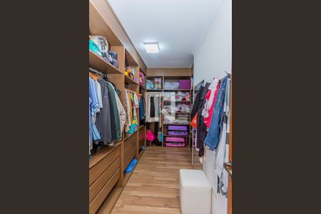 Casa à venda com 214m², 4 quartos e 3 vagas Casa à venda com 214m², 4 quartos e 3 vagasCloset Suite