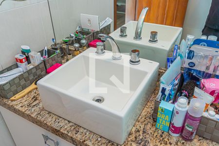 Casa à venda com 214m², 4 quartos e 3 vagas Casa à venda com 214m², 4 quartos e 3 vagasBanheiro suite