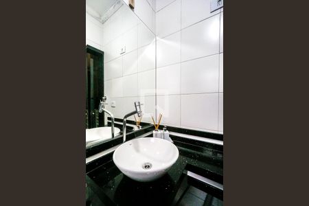 Casa à venda com 59m², 3 quartos e 2 vagas Casa à venda com 59m², 3 quartos e 2 vagasBanheiro da suíte