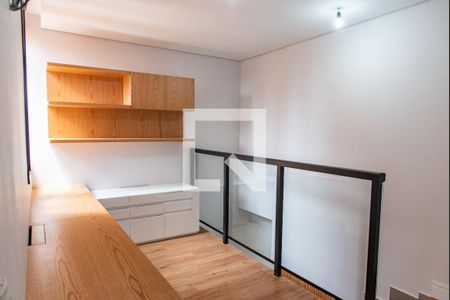 Casa à venda com 230m², 3 quartos e 4 vagas Casa à venda com 230m², 3 quartos e 4 vagasEscritório