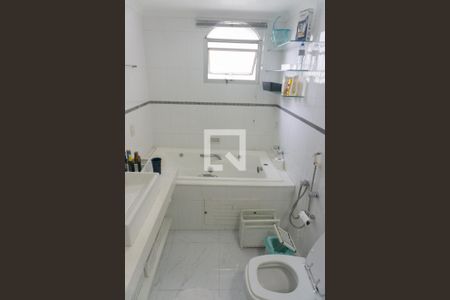 Apartamento à venda com 210m², 3 quartos e 2 vagasBanheiro da Suíte