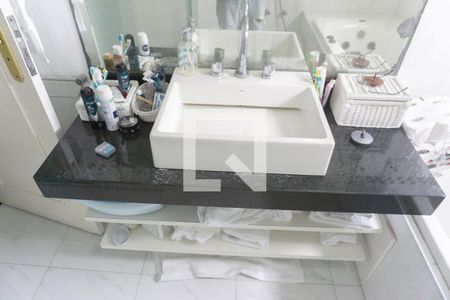 Apartamento à venda com 210m², 3 quartos e 2 vagasBanheiro