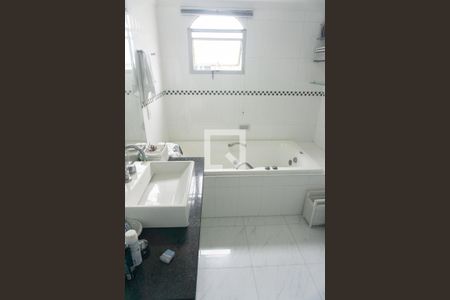 Apartamento à venda com 210m², 3 quartos e 2 vagasBanheiro