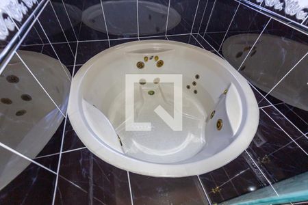 Casa à venda com 297m², 4 quartos e 6 vagasDetalhe do Banheiro da Suite