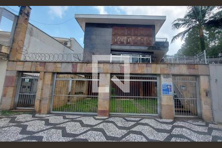 Casa à venda com 609m², 5 quartos e 6 vagas Casa à venda com 609m², 5 quartos e 6 vagasFachada