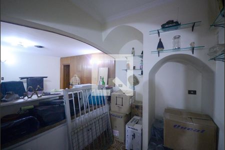Casa à venda com 609m², 5 quartos e 6 vagas Casa à venda com 609m², 5 quartos e 6 vagasBar