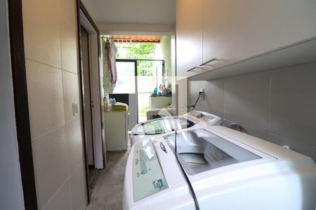 Casa à venda com 142m², 3 quartos e 2 vagas Casa à venda com 142m², 3 quartos e 2 vagasÁrea de Serviço