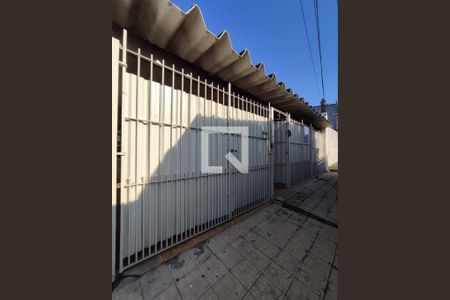 Casa à venda com 228m², 3 quartos e 3 vagas Casa à venda com 228m², 3 quartos e 3 vagasFachada