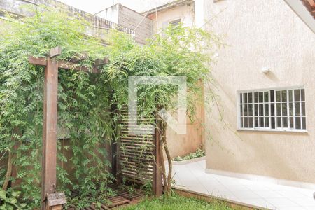 Casa para alugar com 220m², 3 quartos e 6 vagas Casa para alugar com 220m², 3 quartos e 6 vagasQuintal