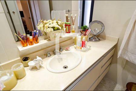 Apartamento à venda com 105m², 3 quartos e 1 vaga Apartamento à venda com 105m², 3 quartos e 1 vagaBanheiro Social