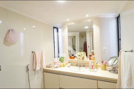 Apartamento à venda com 105m², 3 quartos e 1 vaga Apartamento à venda com 105m², 3 quartos e 1 vagaBanheiro Social