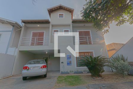 Casa de condomínio à venda com 297m², 4 quartos e 2 vagas Casa de condomínio à venda com 297m², 4 quartos e 2 vagasfachada