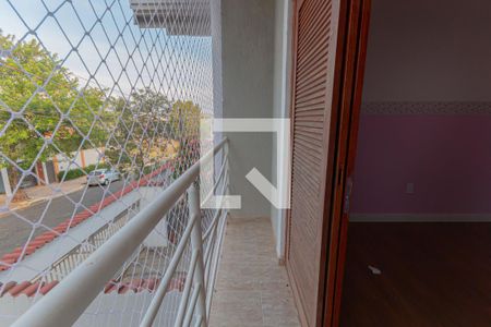 Casa de condomínio à venda com 297m², 4 quartos e 2 vagas Casa de condomínio à venda com 297m², 4 quartos e 2 vagassacada quarto 1