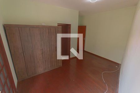 Casa de condomínio à venda com 297m², 4 quartos e 2 vagas Casa de condomínio à venda com 297m², 4 quartos e 2 vagasquarto 2