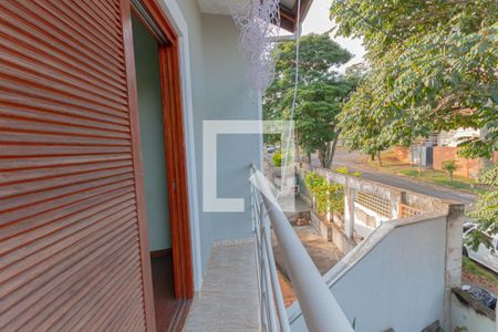 Casa de condomínio à venda com 297m², 4 quartos e 2 vagas Casa de condomínio à venda com 297m², 4 quartos e 2 vagassacada quarto 2